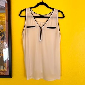 Weight blouse with black piping and zipper front